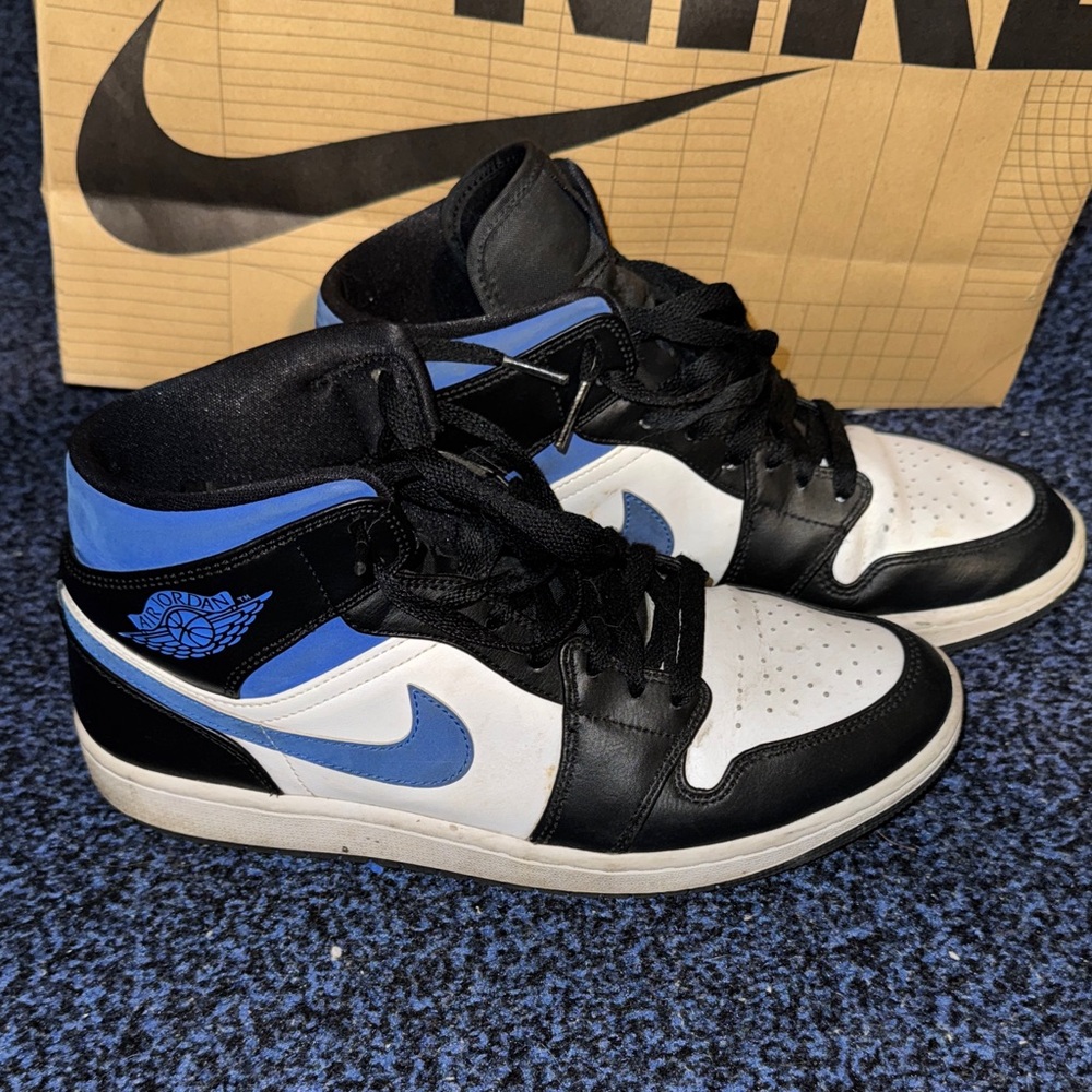 Nike Men's Black, Blue, and White Sneakers